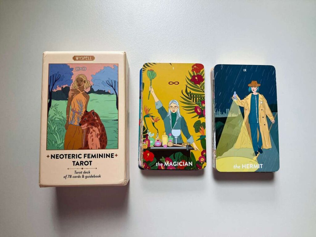 ネオテリック・フェミニン・タロット